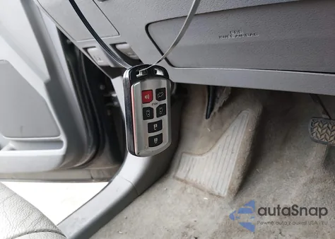 2014 Toyota Sienna Xle V6 8 Passenger z USA, uszkodzony, nr VIN 5TDYK3DC9ES420735